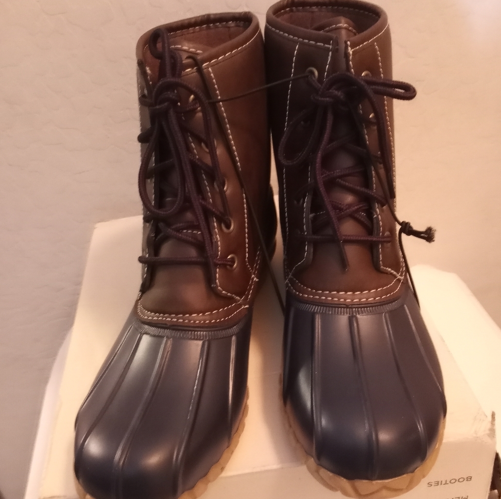 RAIN BOOTS